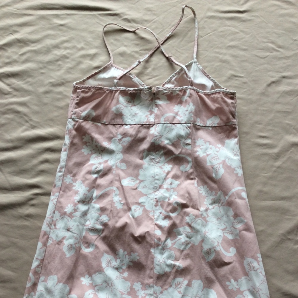 Hawaiian Style form fitting dress - Picture 4 of 8